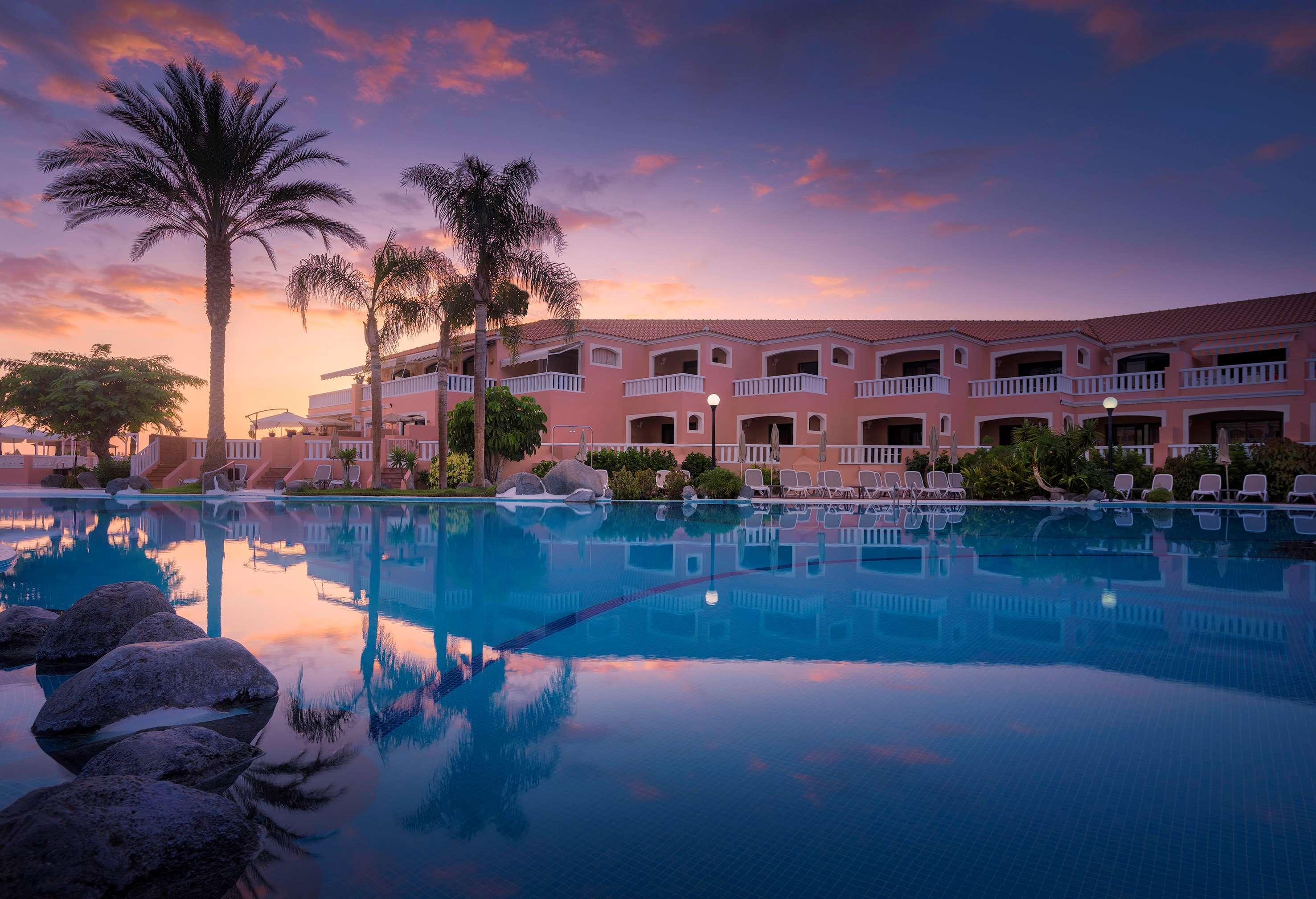ซอล ซัน บีช อปาร์ตาเมนโตส Aparthotel Costa Adeje  ภายนอก รูปภาพ